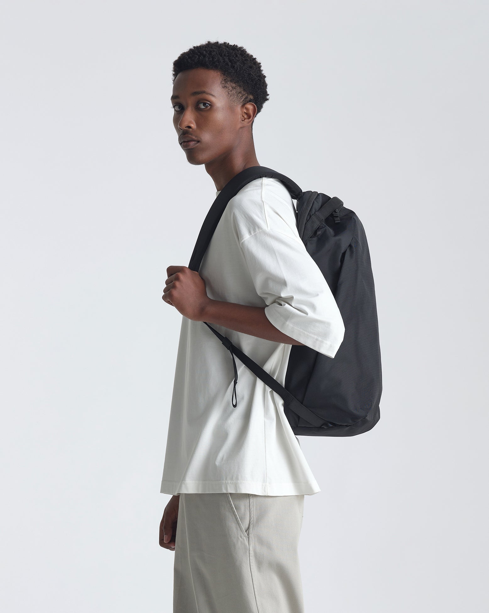 Urth Norite 24L Backpack + Camera Insert (Onyx)