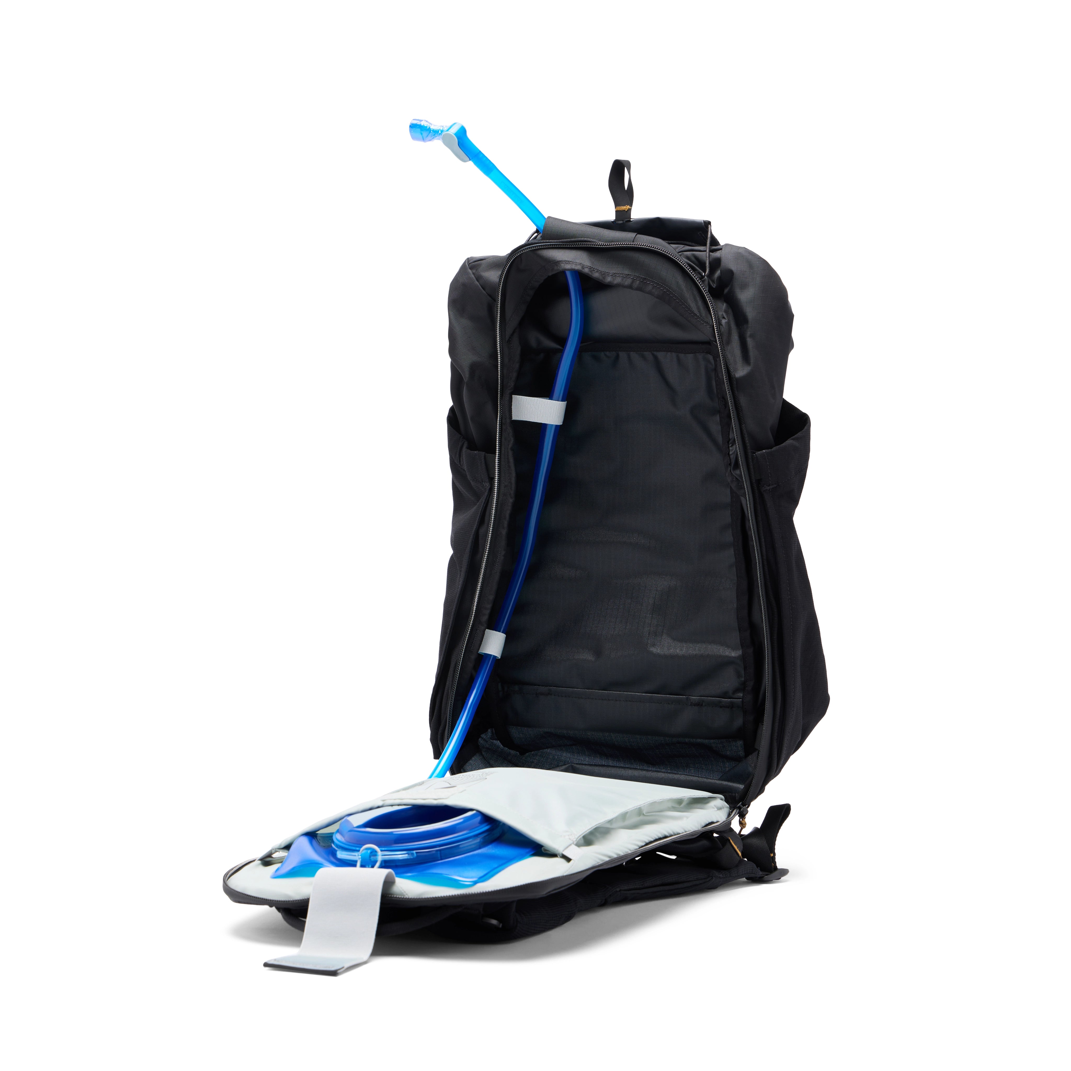 Peak Design Outdoor Backpack 25L Black with hydration pack