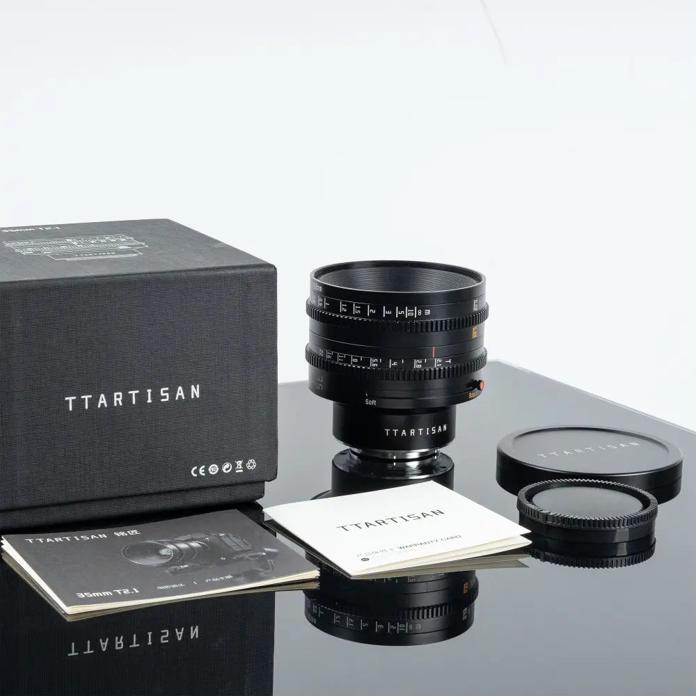 TTArtisan 35mm T2.1 Dual Bokeh Canon RF Mount box contents