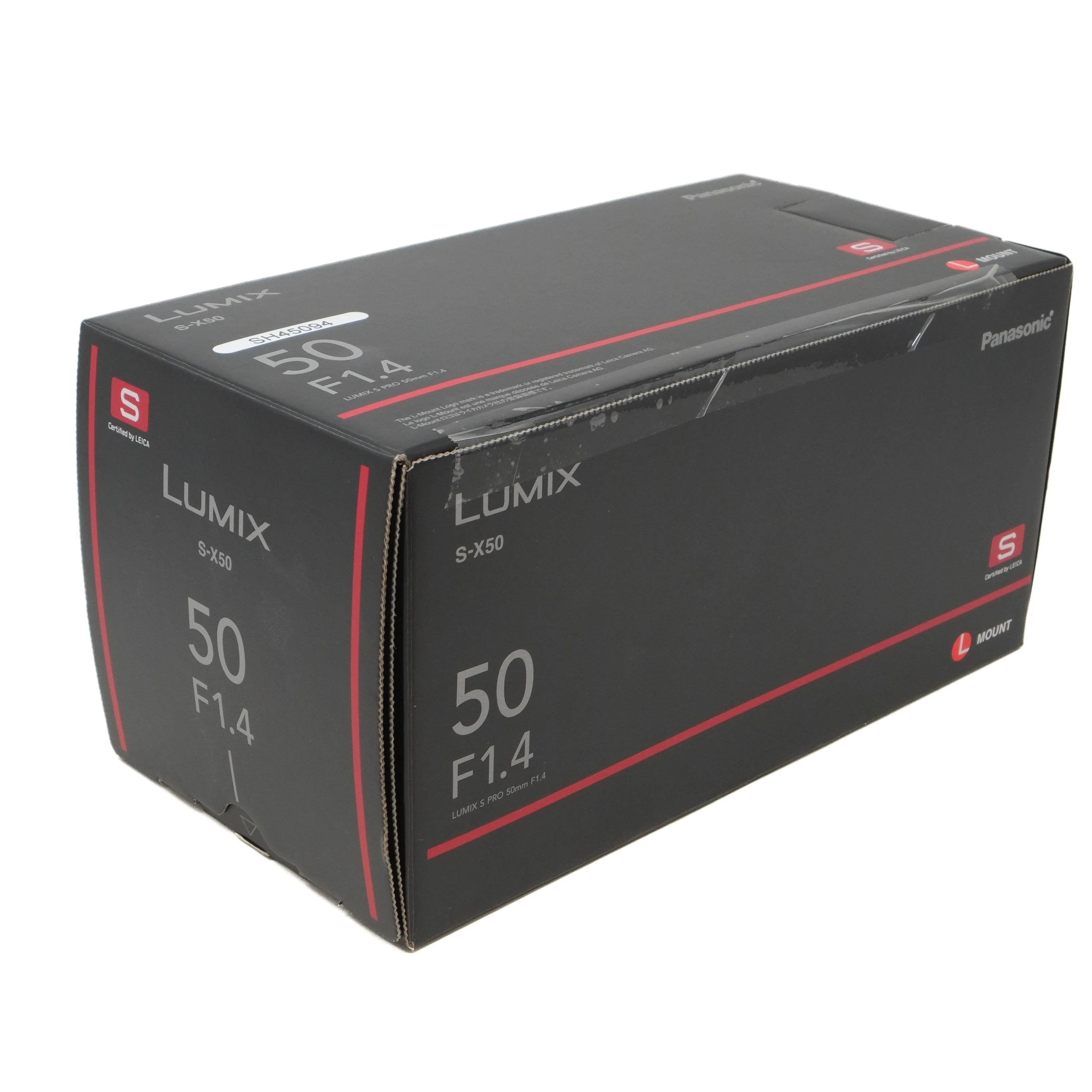 Black packaging box with 'LUMIX' branding and specifications on a white background