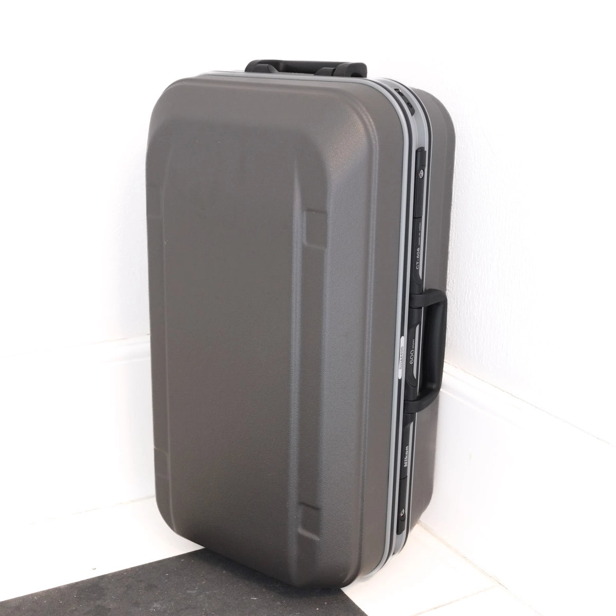 Used Nikon AF-S 600mm F4E FL ED VR Lens - case