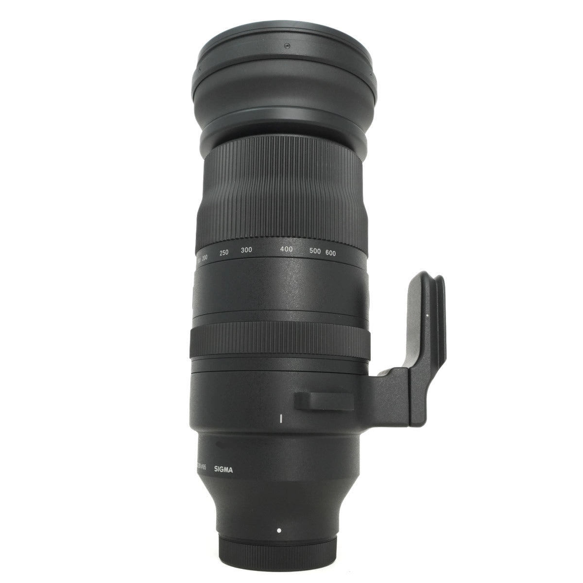 Black camera lens with Sigma branding on a white background