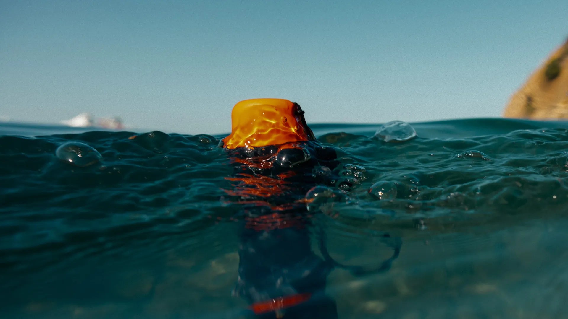 Photo of the grip floating in the water unattended 
