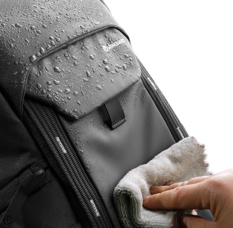 Vanguard VEO Adaptor R44 GY Backpack with USB port - Rear Access